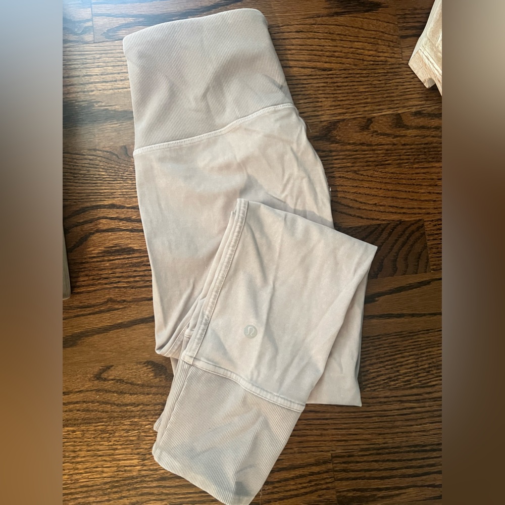 Lululemon women’s cropped legging-stone color sz 4. Super comfy-high waisted.